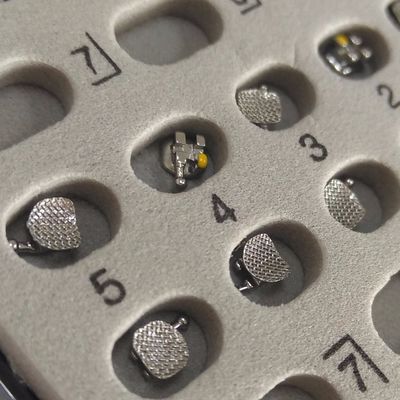 CE-ISO-zertifizierte DTC-Zahnspangen Die Modewahl für eine Kieferorthopädie