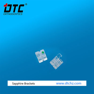 Orthopädische Behandlung mit DTC Saphir-Klammer Zahnspange ISO-Standard