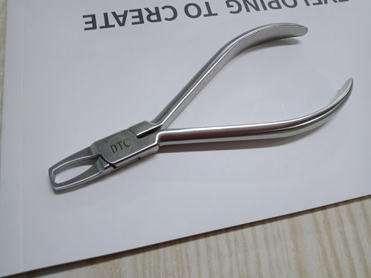 Orthodonti­sche Materialien DTC Zangen zum Entfernen von Klammern Haltbarkeitsdauer 3 Jahre Dauerhafte Konstruktion