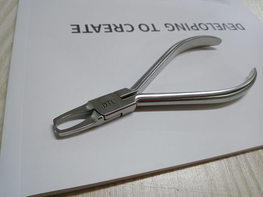Orthodonti­sche Materialien DTC Zangen zum Entfernen von Klammern Haltbarkeitsdauer 3 Jahre Dauerhafte Konstruktion